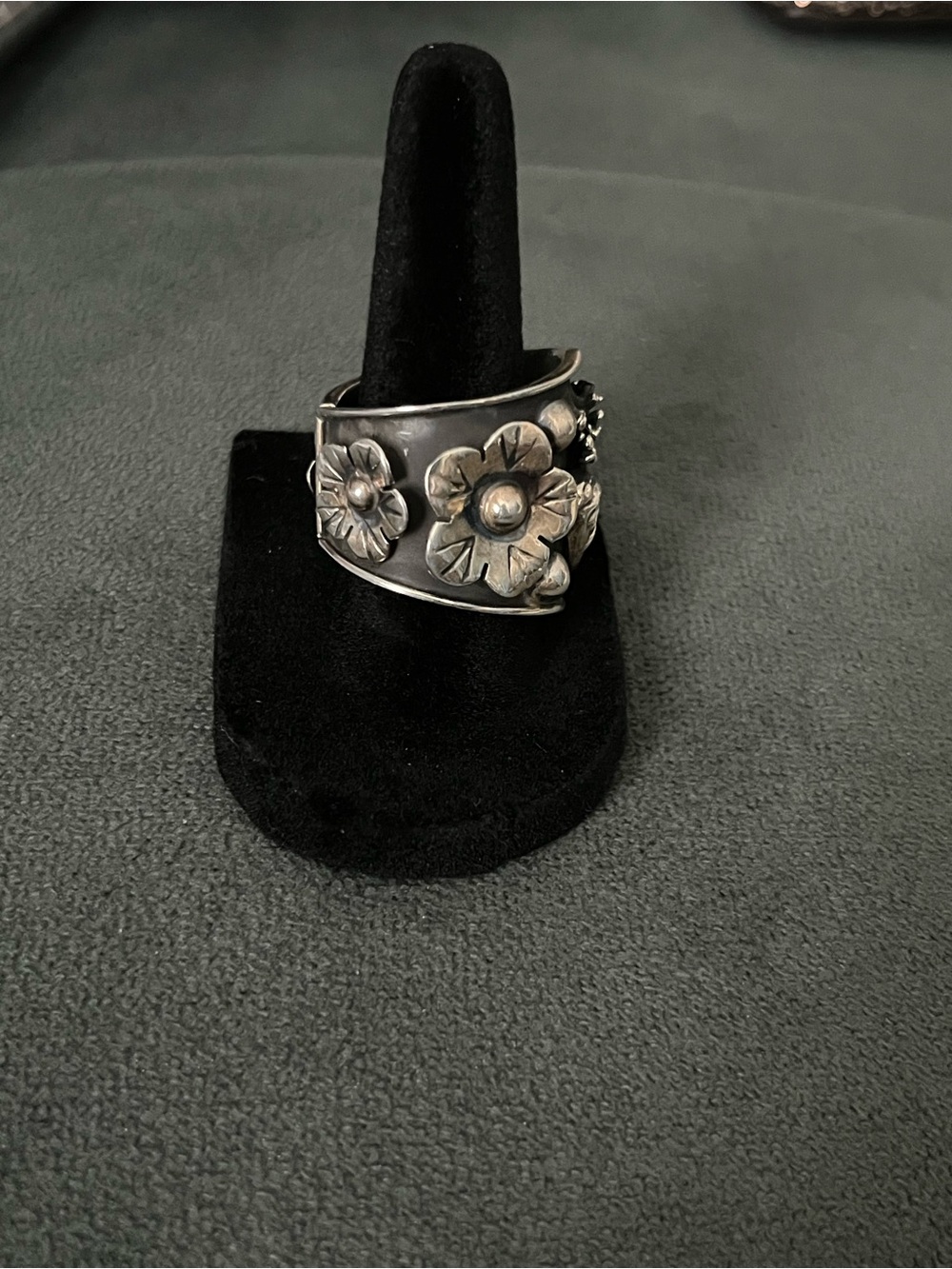 Taxco Silver Sacred Heart Floral Wide Band Ring - Picture 2 of 8